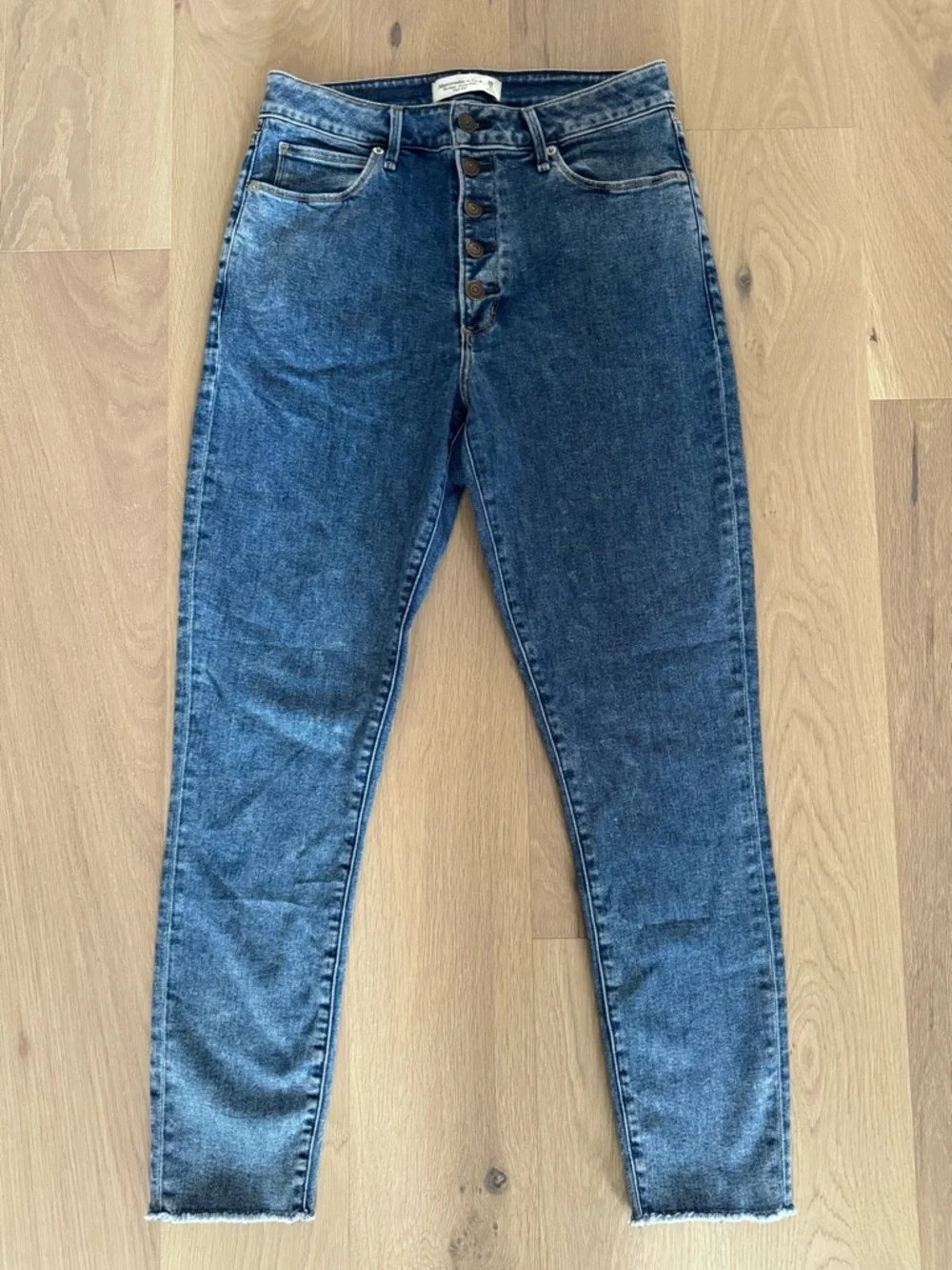 Abercrombie & Fitch The Super Skinny Ankle High Rise Jeans - Size 28/6R - Picture 2 of 4